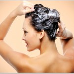 女性の抜け毛対策に効果のあるシャンプーとは？頭皮と髪にはアミノ酸とフコイダン、ヒアルロン酸が配合されているシャンプーが良い？