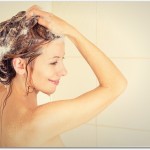髪が薄い状態で頭頂部が目立っている女性の原因は？日焼けによる抜け毛が多い？
